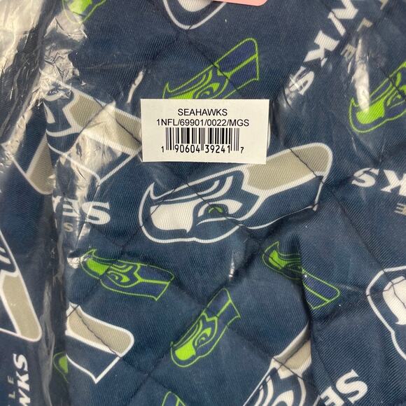 Northwest NFL 3 Piece Team Color and Logo Chef Set: Apron, Oven Mitt & Chef Hat - Picture 5 of 10